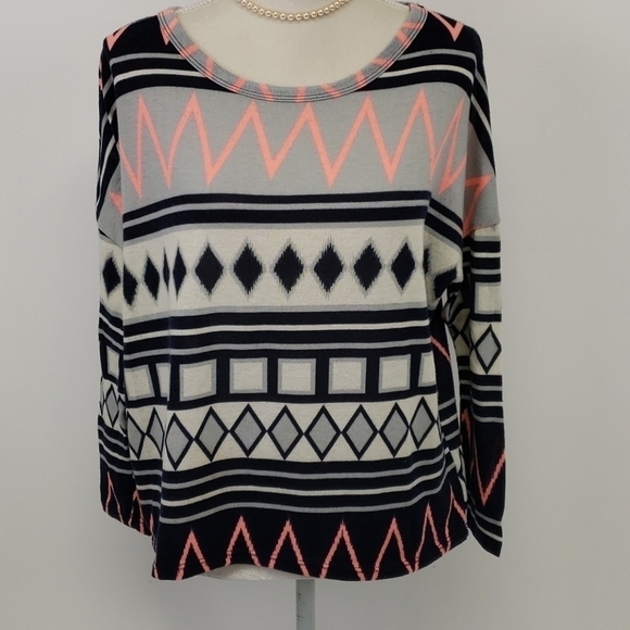 LOVE Republic Geometric Design Long Sleeve Top - Picture 1 of 9
